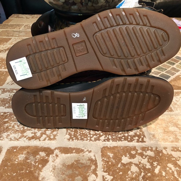 Dr. Martens NWOT Newton - Picture 7 of 7